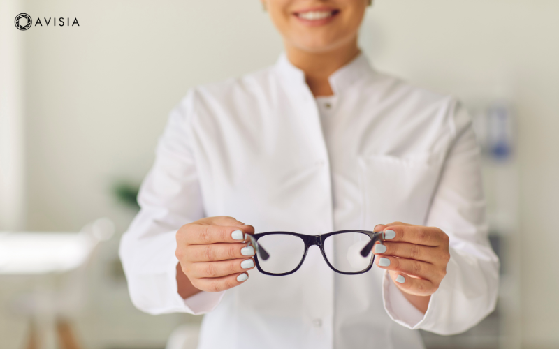 Primele semne că ai nevoie de ochelari: Cum să îți dai seama și ce să faci